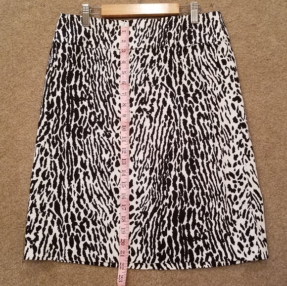 TALBOTS Woman's petite black and white animal print skirt Size 8P - Picture 5 of 7